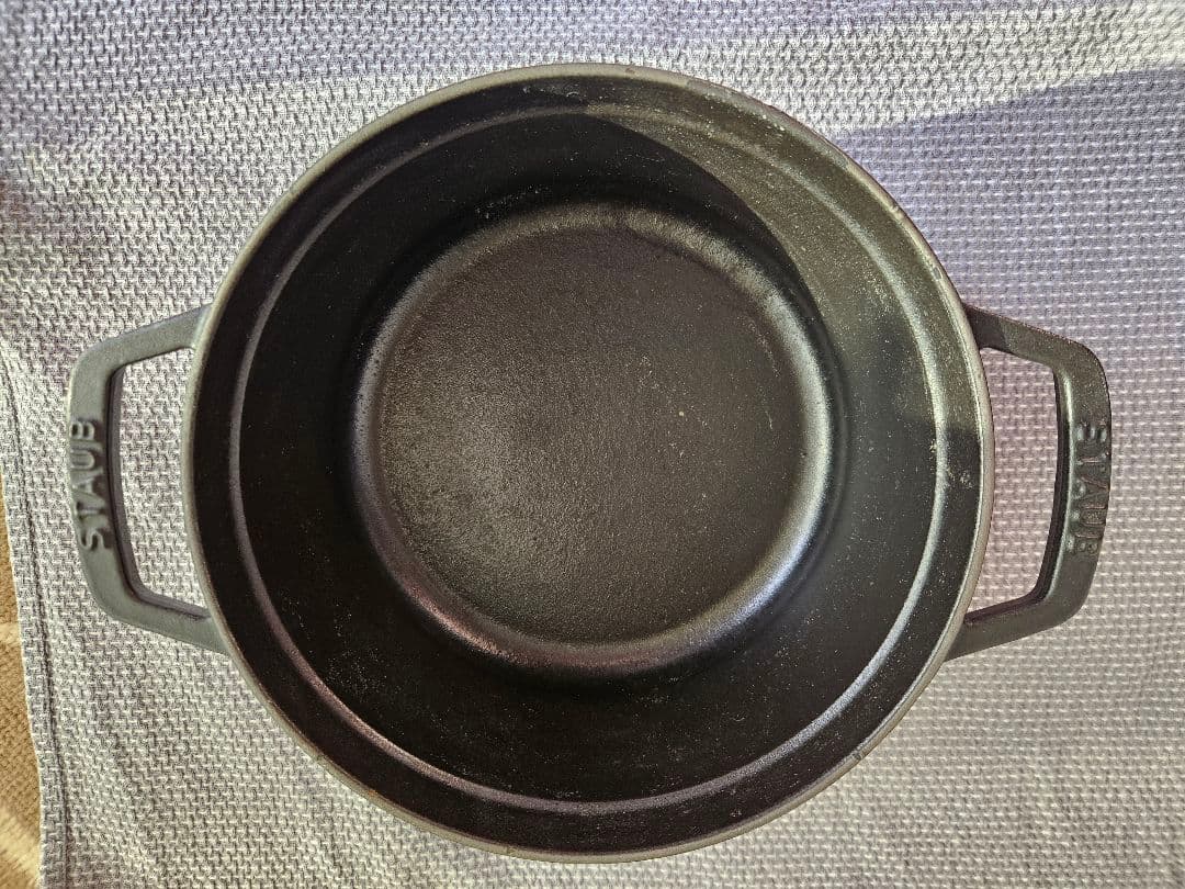 STAUB 鋳鉄製 22cm ココット黒