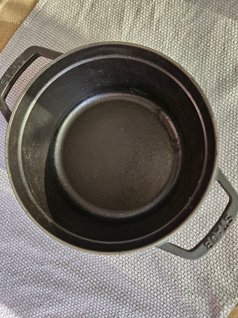 STAUB 鋳鉄製 22cm ココット黒