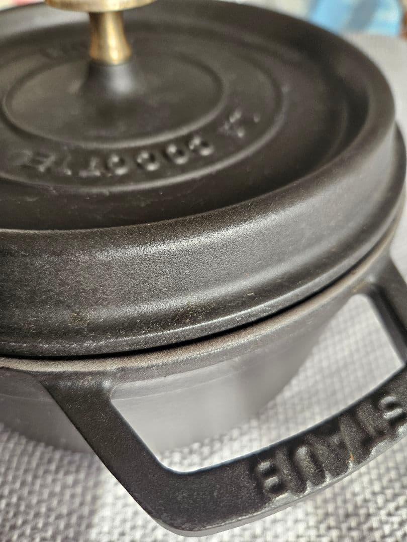 STAUB 鋳鉄製 22cm ココット黒
