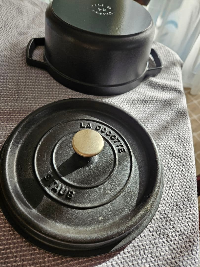 STAUB 鋳鉄製 22cm ココット黒