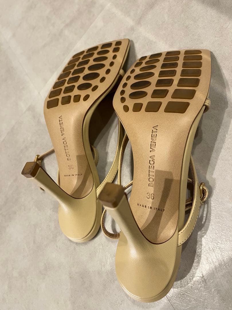Mami。BOTTEGA VENETA 23SS ストラップサンダル