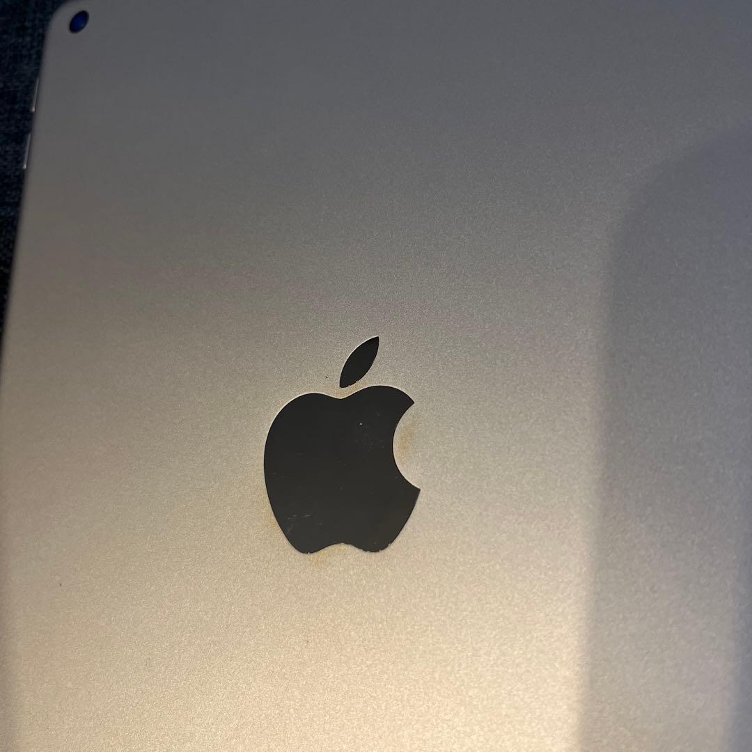Apple iPad 第5世代　128GB シルバー