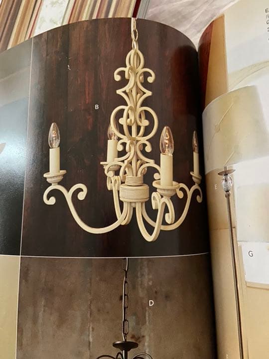 ローラアシュレイ 4灯スクロールシャンデリア｜英国クラシック照明｜※1灯不点灯