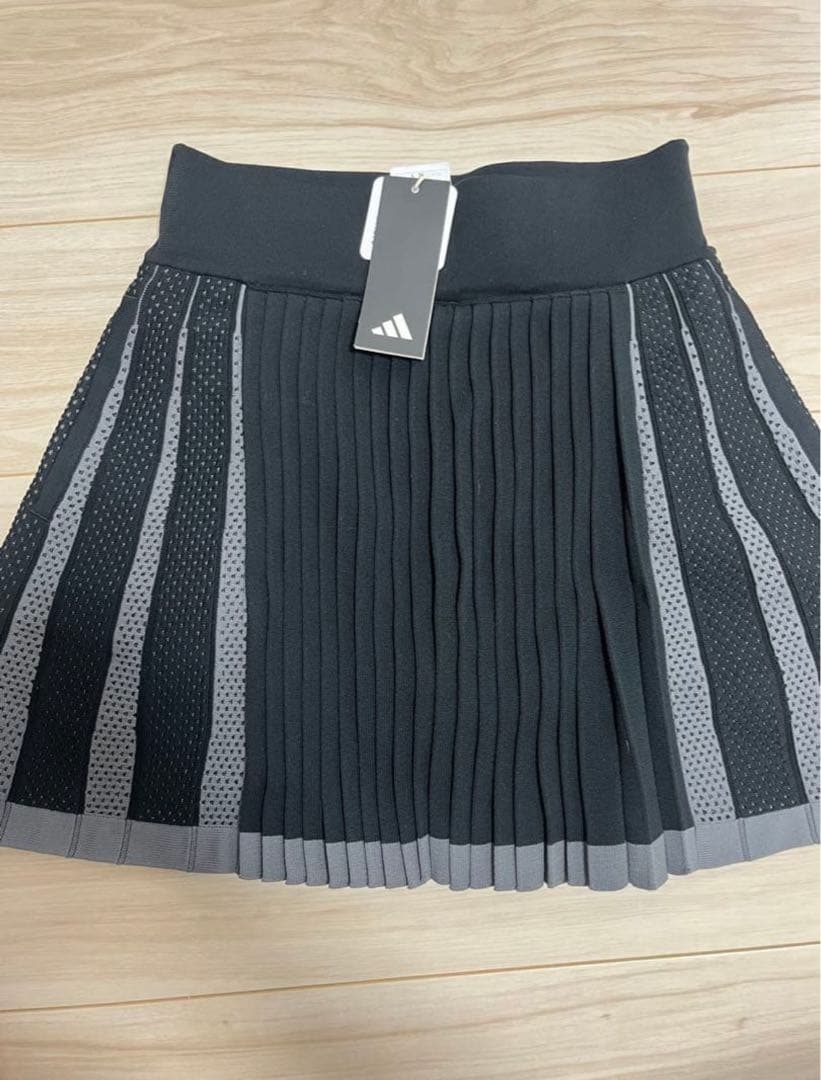 新品　adidas ゴルフ　長袖セーター　フレアースカート　　セットアップ　M