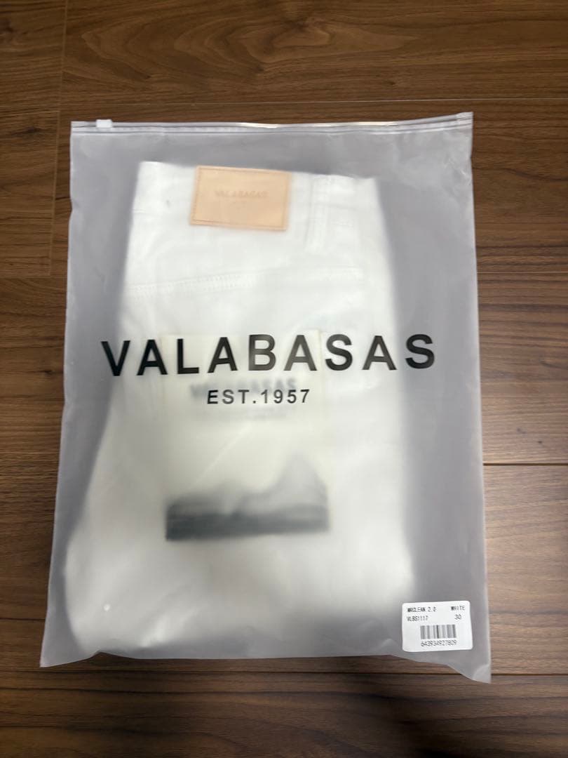 【新品】 VALABASAS スキニー ホワイト サイズ30