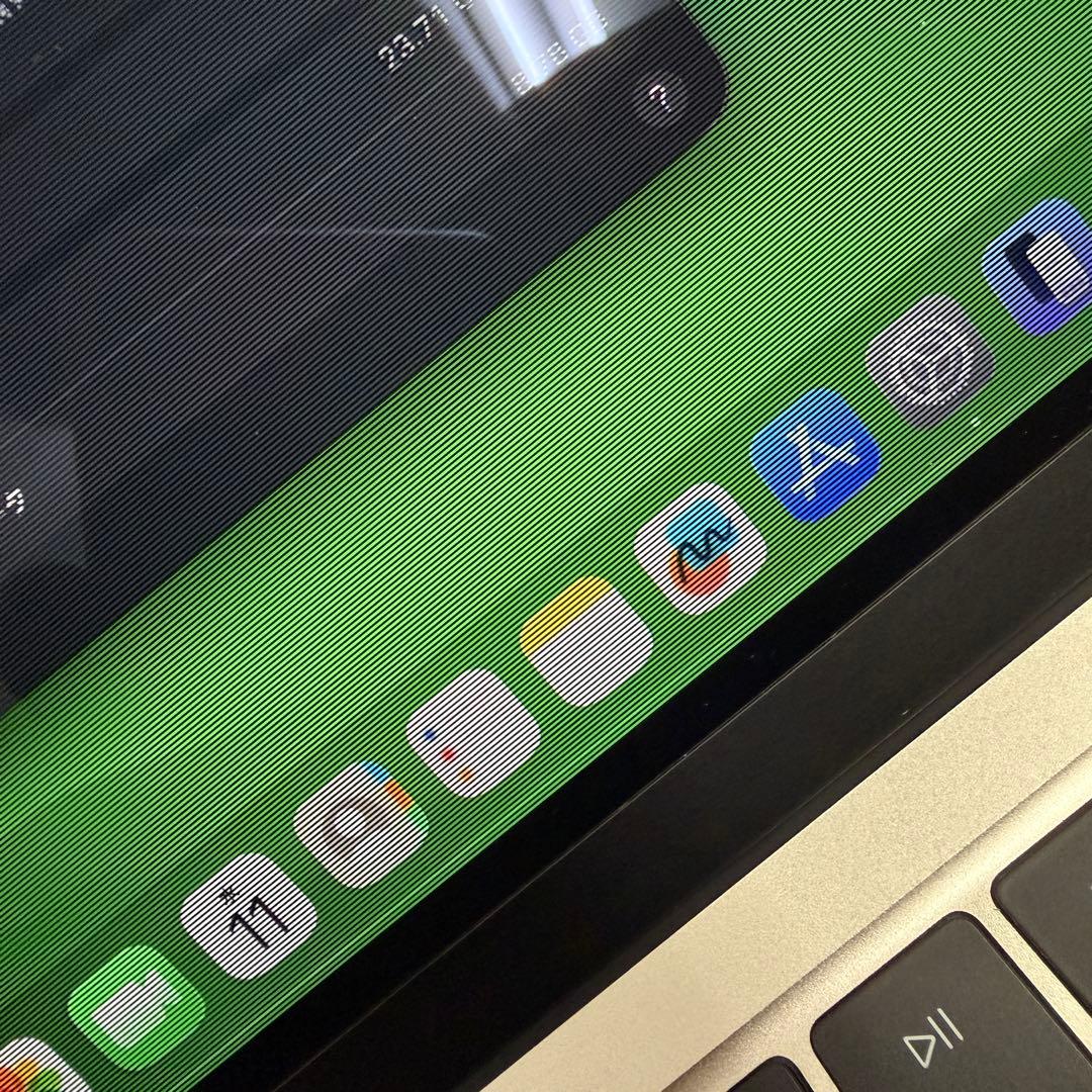 【ジャンク】MacBook Air M2 8G 256G 液晶不具合・角に傷あり