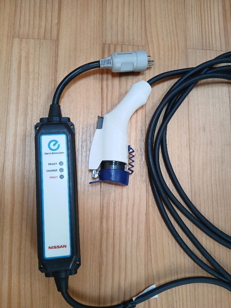 NISSAN EV充電ケーブル