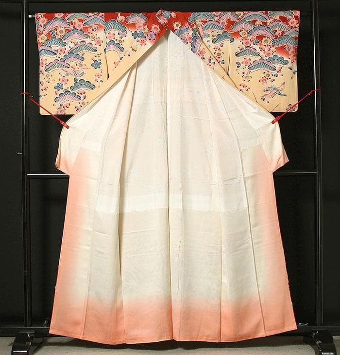 7626■　ややスリム　肩裾模様　紅型訪問着　美品