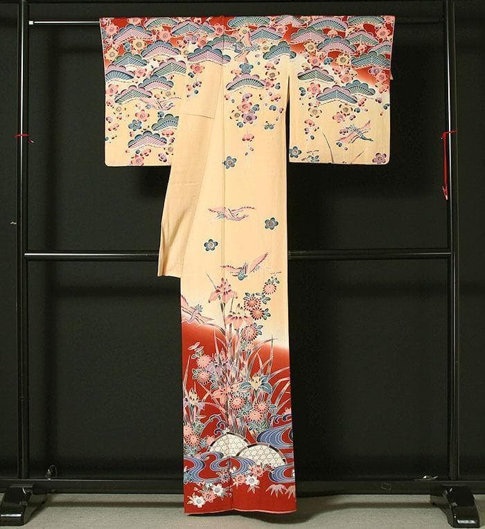 7626■　ややスリム　肩裾模様　紅型訪問着　美品