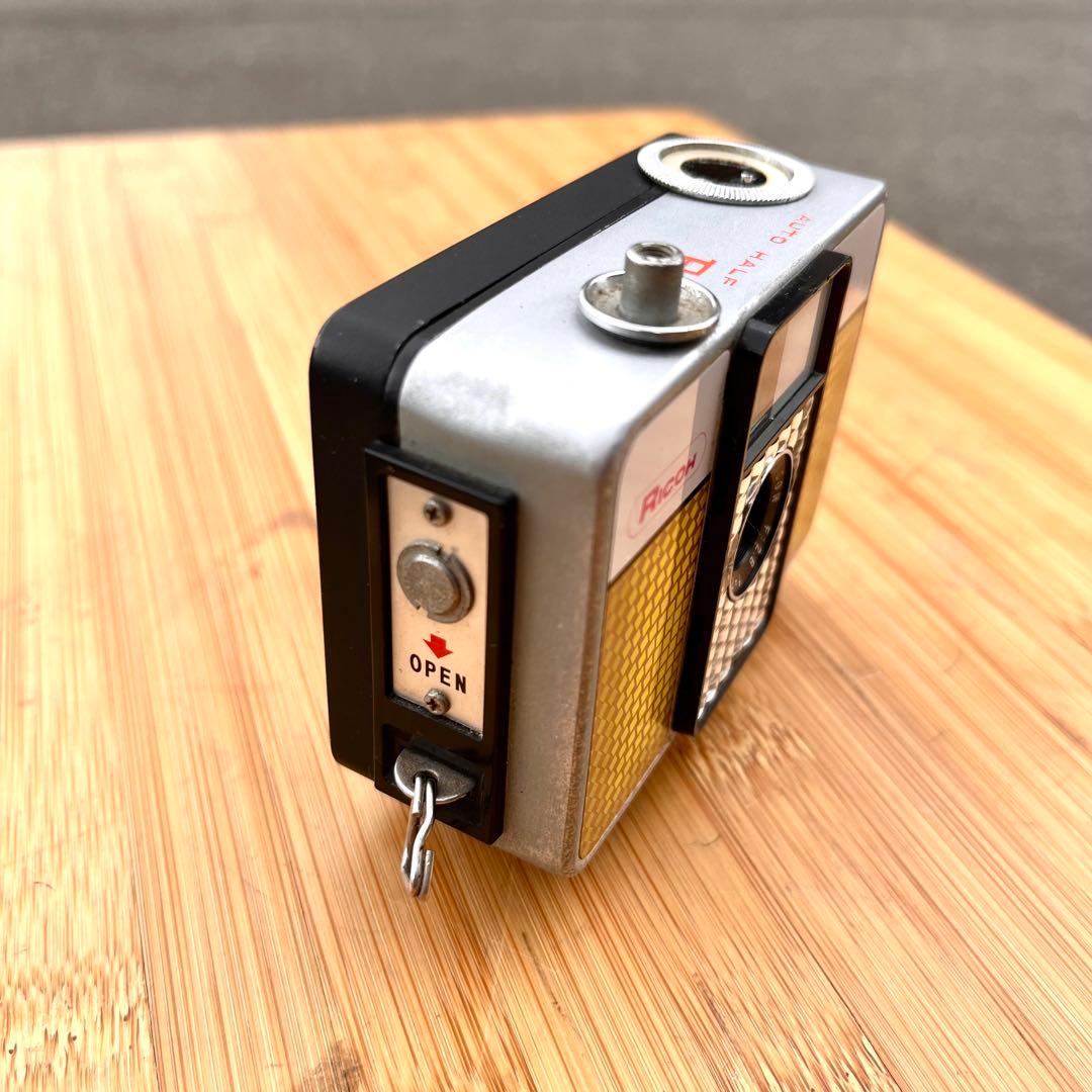 Ricoh Auto Half コンパクトフィルムカメラ　イエロー