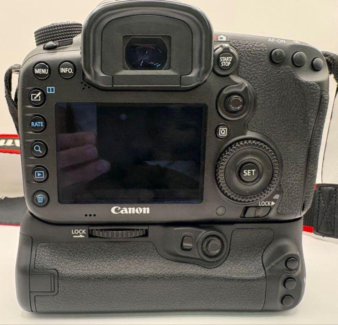 美品Canon EOS 7D Mark II 本体 バッテリーグリップ付き