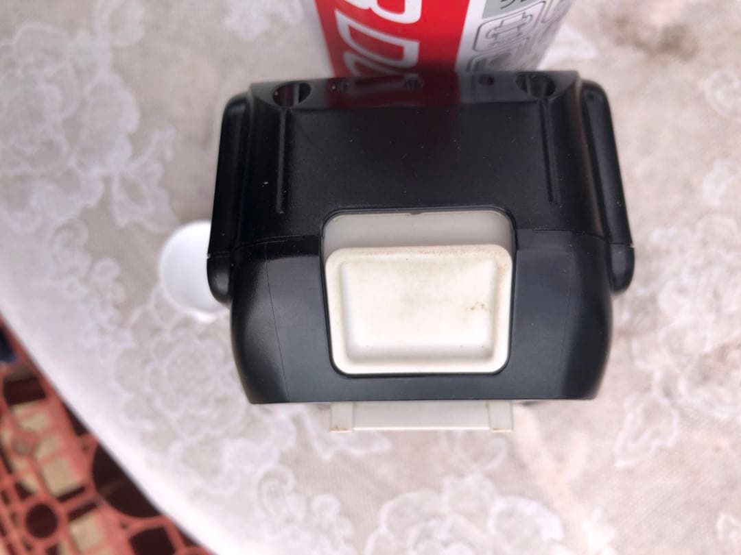 マキタ　充電式芝刈り機　MLM230D 純正バッテリー付きそれ以外付属品無し