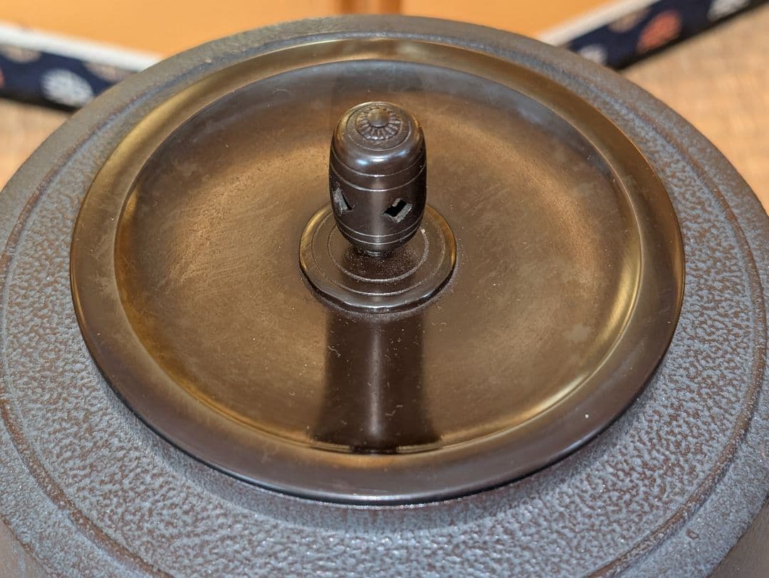 茶道具　茶釜　風炉釜　箱入 『松の木』釜師　佐藤清光作