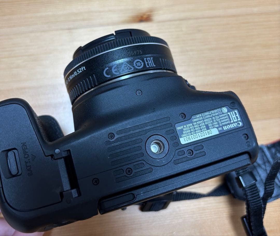 Canon EOS kiss x9i ダブルレンズセット　単焦点レンズ付き