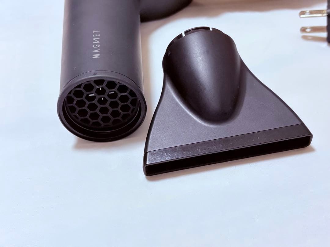 ホリスティックキュアーズ　マグネットヘアプロ ドライヤーエアリー軽量、艶髪、即乾