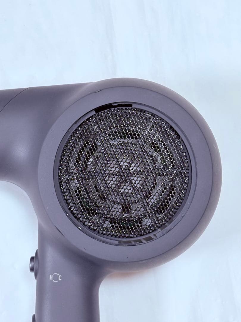 ホリスティックキュアーズ　マグネットヘアプロ ドライヤーエアリー軽量、艶髪、即乾