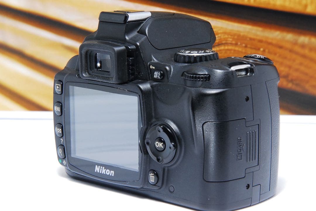 Nikon D40 スマホに転送　カメラ　小型軽量 一眼レフ エモい　ニコン