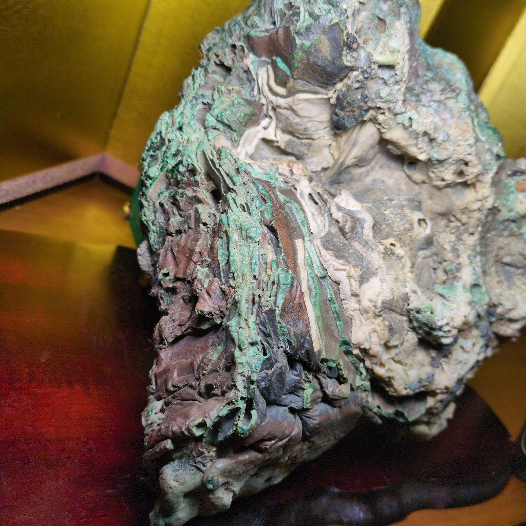 緑色の謎石 大サイズ 約4.0kg 鑑賞石 マラカイト？