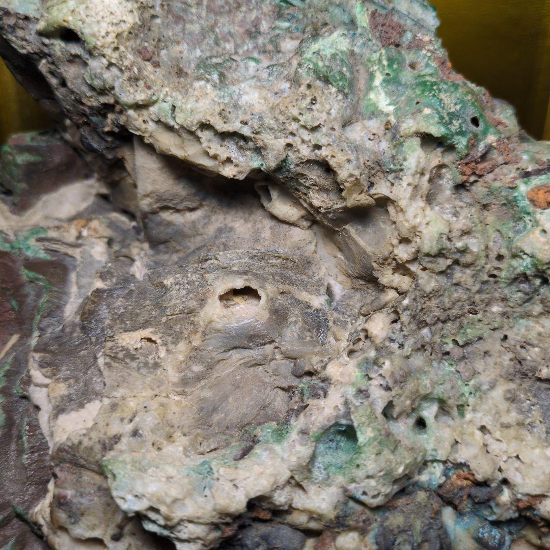 緑色の謎石 大サイズ 約4.0kg 鑑賞石 マラカイト？