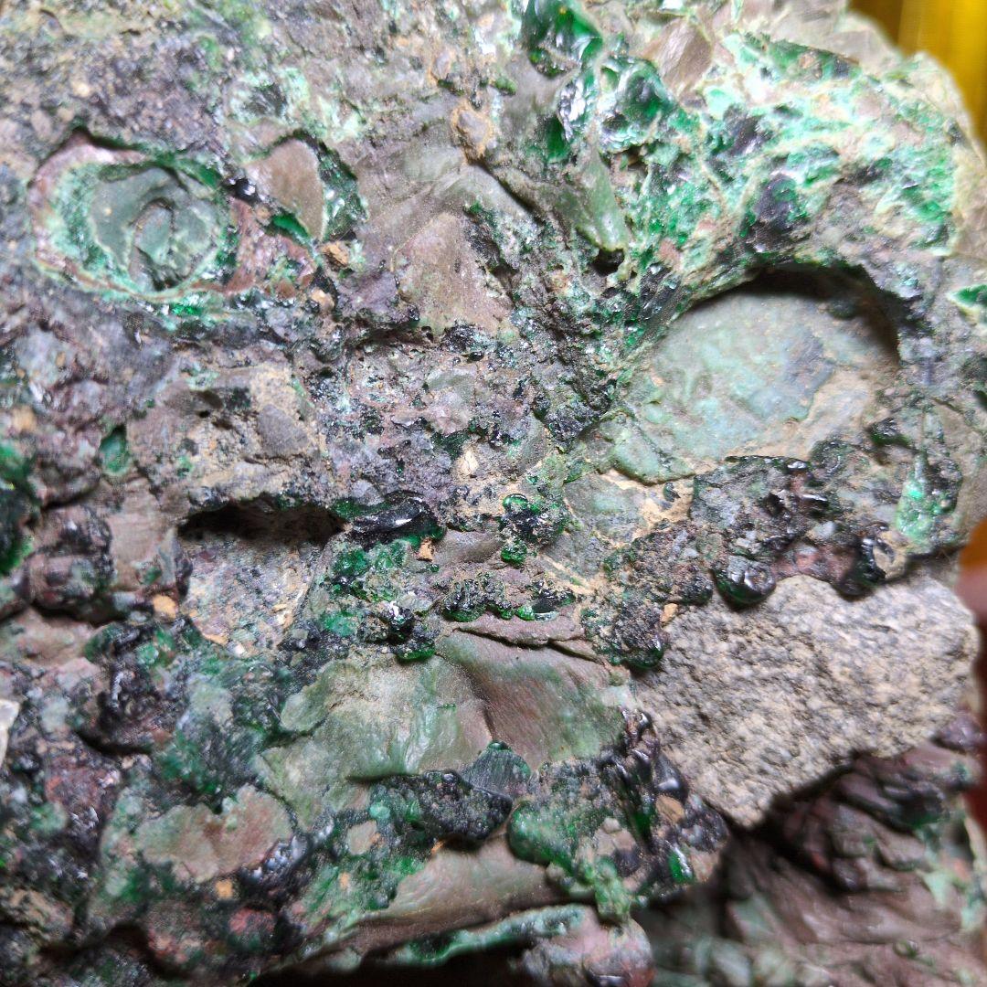 緑色の謎石 大サイズ 約4.0kg 鑑賞石 マラカイト？