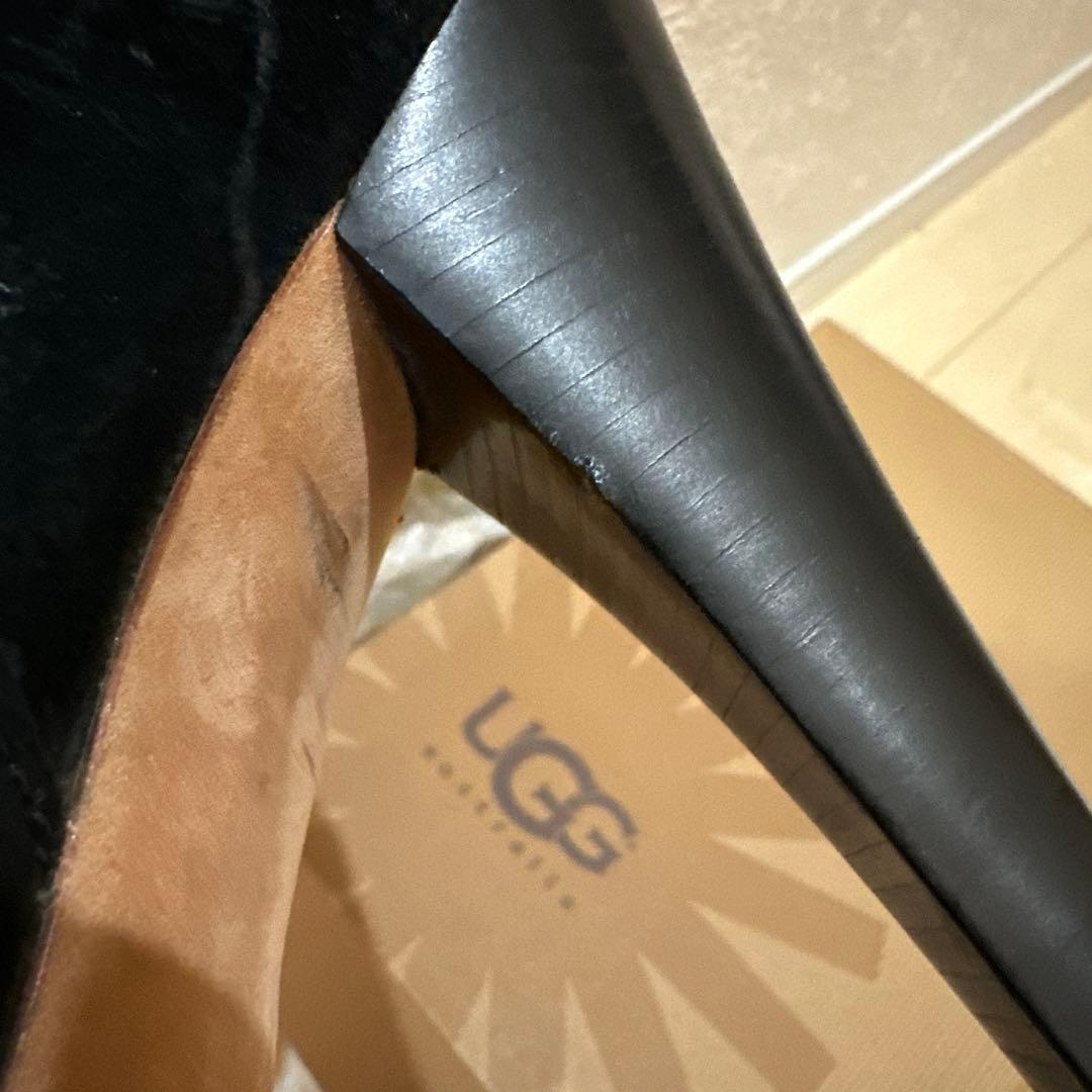 UGG ファー付き黒高ヒールブーツ