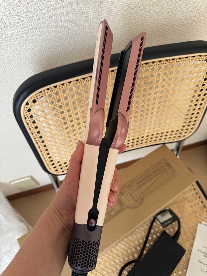 値下げしました☆Dyson Airstrait™ストレイトナー