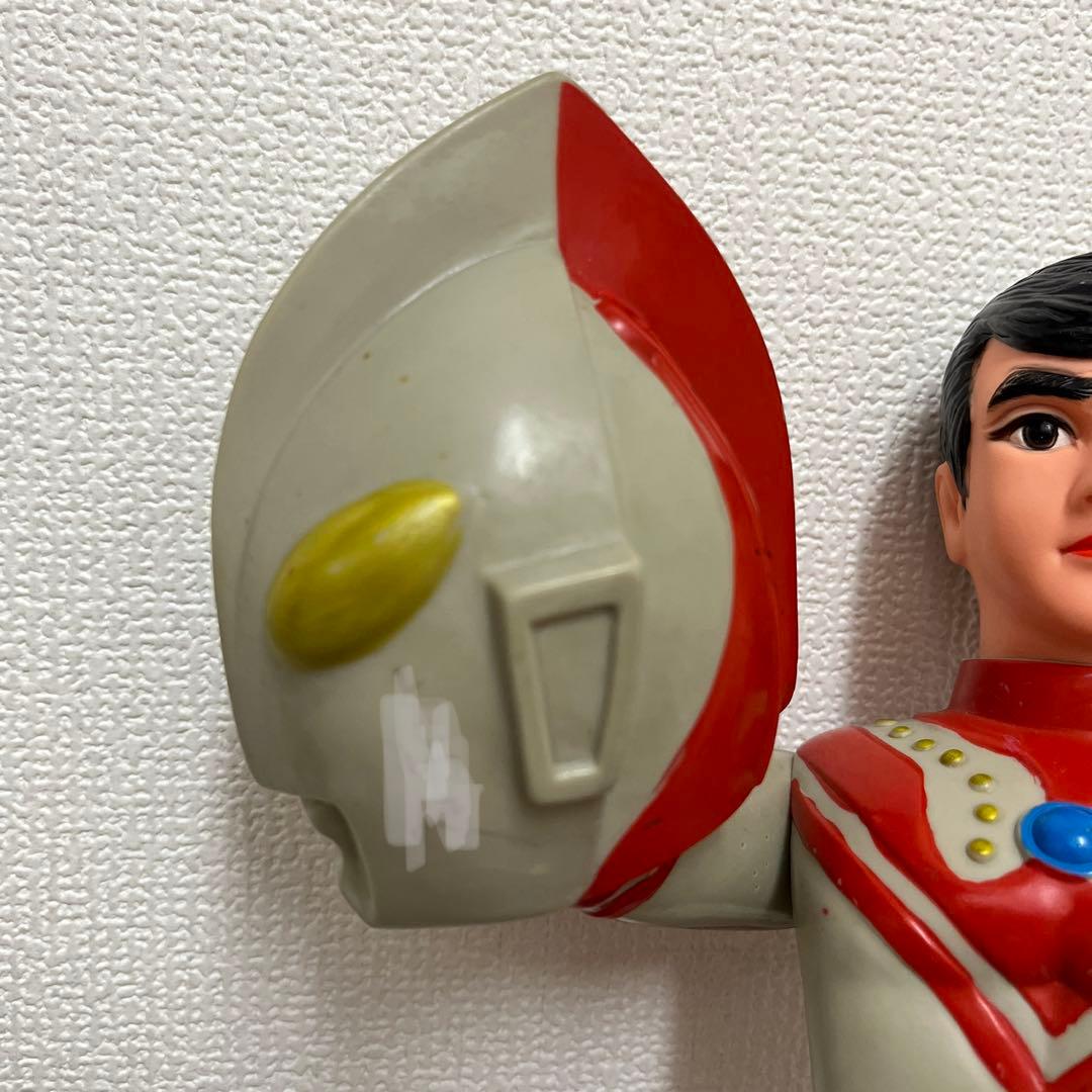 カ*ラ様 ウルトラマン 可動式フィギュア ヘルメット付き　ゾフィー　面取れ　ソフ