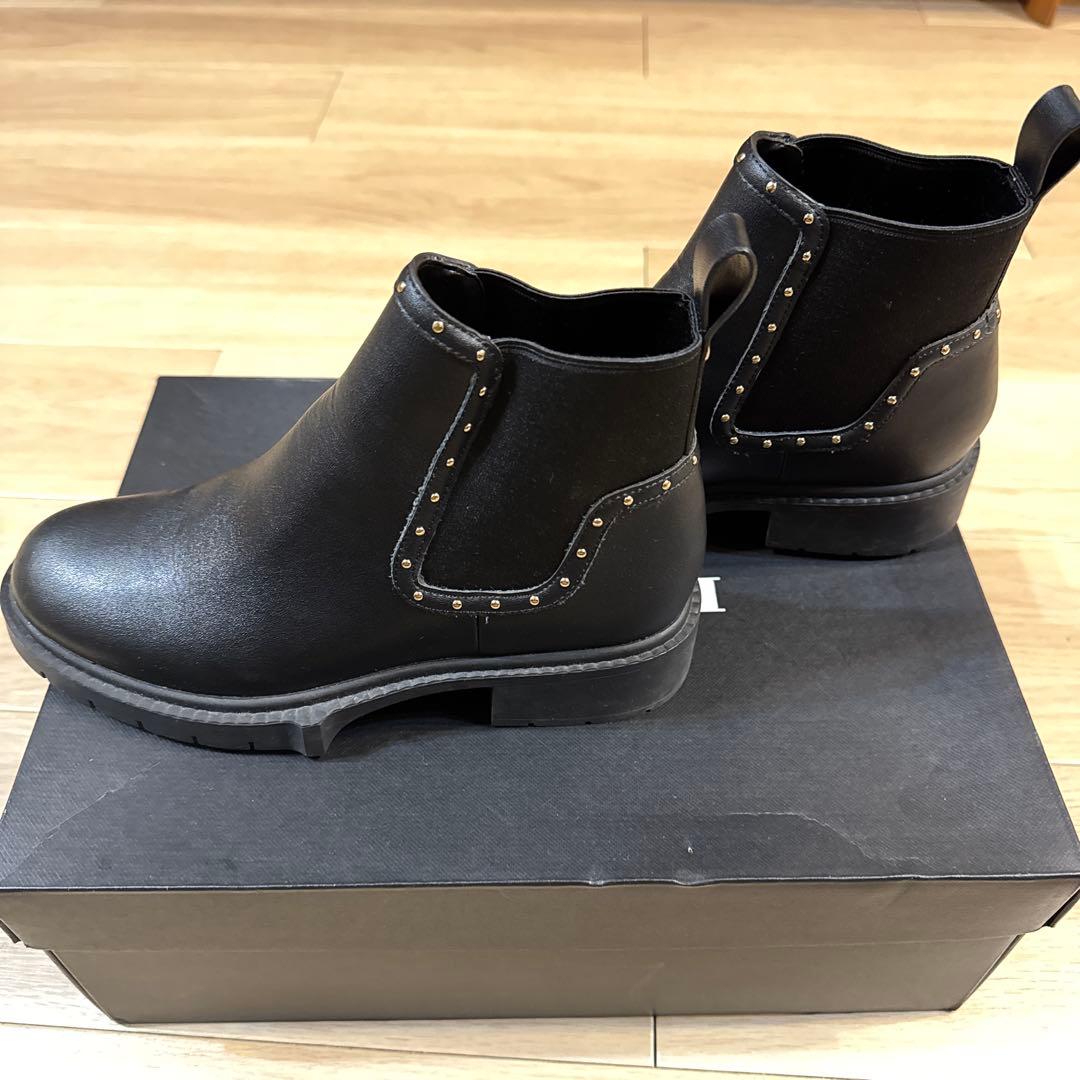 スタッズ付きブラックサイドゴアブーツ　COACH
