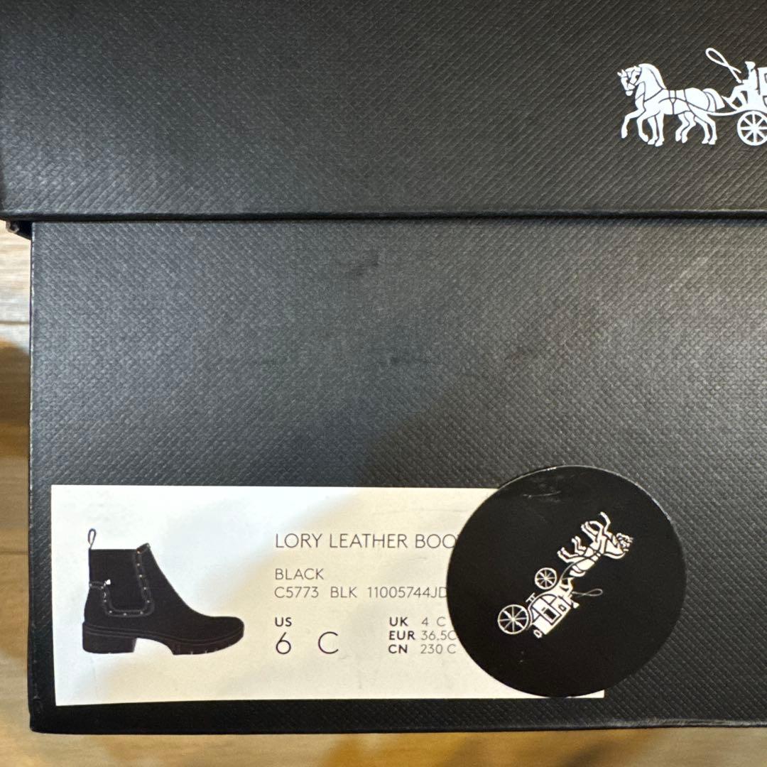 スタッズ付きブラックサイドゴアブーツ　COACH