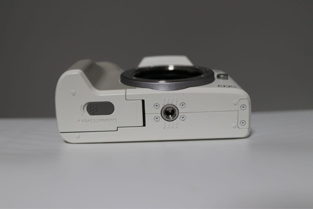 ☆美品【Canon】EOS Kiss M2 + 15-45mm キャノン