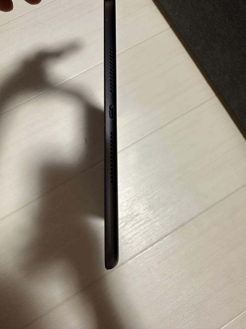 iPad Wi-F i+Cellular（第7世代） 128Gシルバー　94%