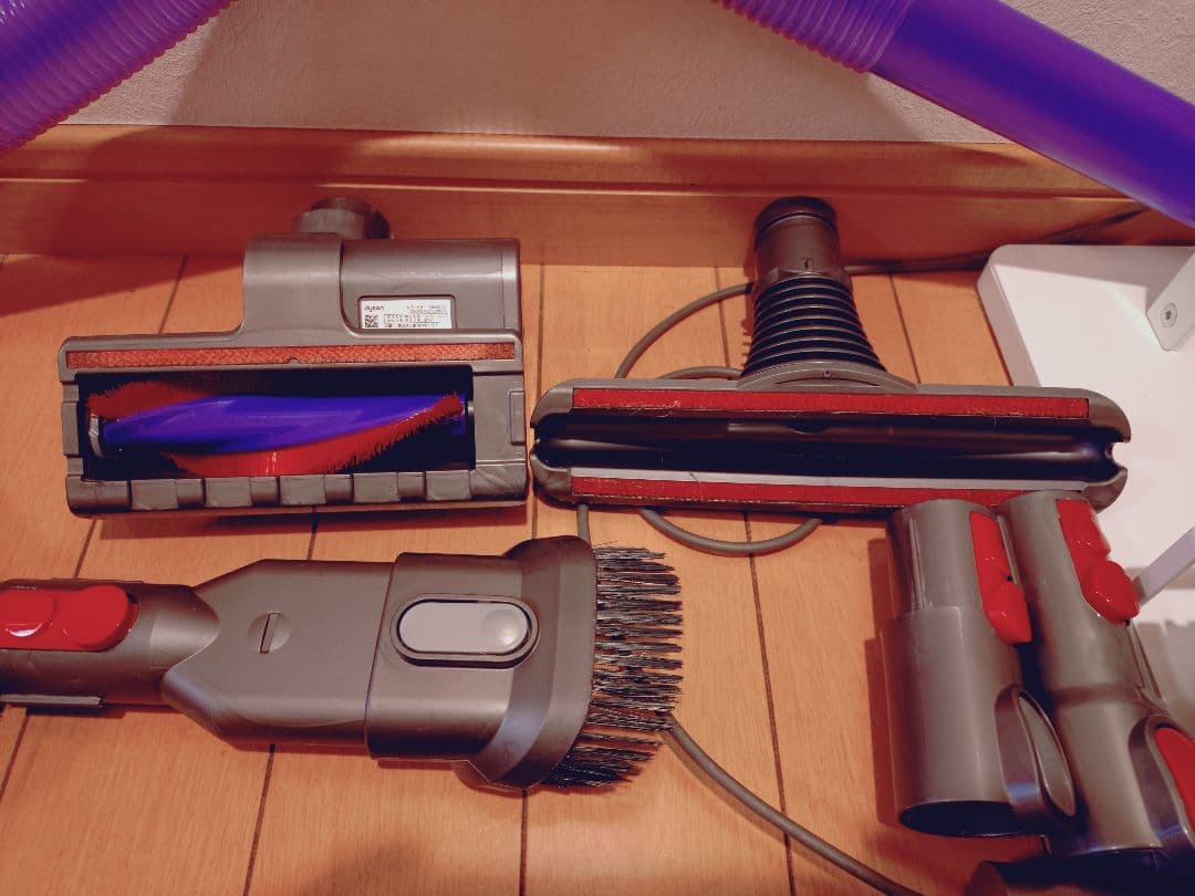 Dyson cyclone v10 fluffy+ SV12　掃除機ツール9種