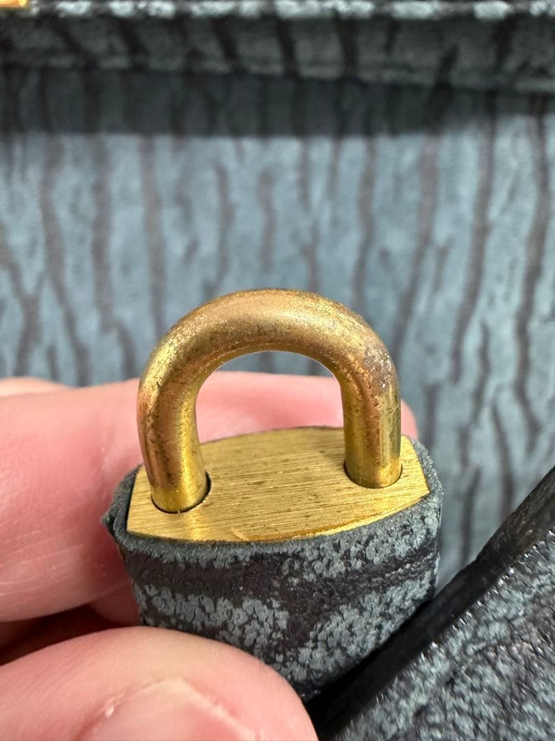 ★未使用級★ JRA認定 アザラシ本革 ハンドバッグ 鍵付き 高級感漂う逸品♪