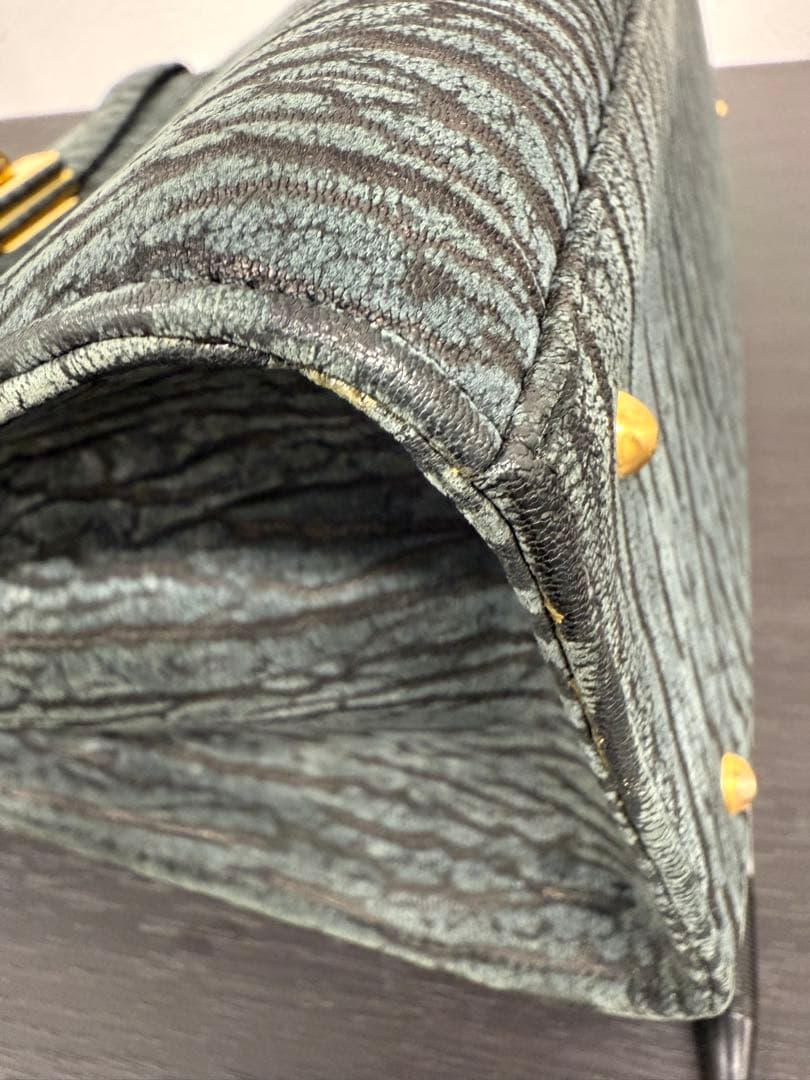 ★未使用級★ JRA認定 アザラシ本革 ハンドバッグ 鍵付き 高級感漂う逸品♪