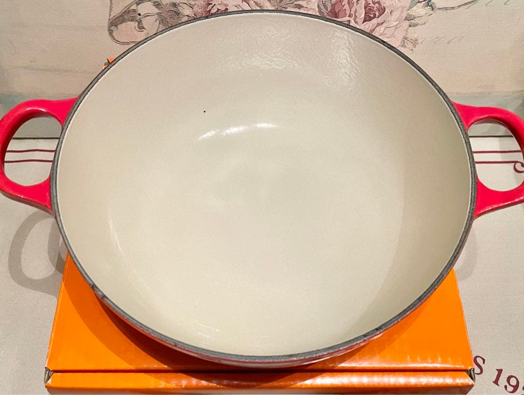 ＊＊マルミット２２cm　ル・クルーゼ＊＊美品　レッド