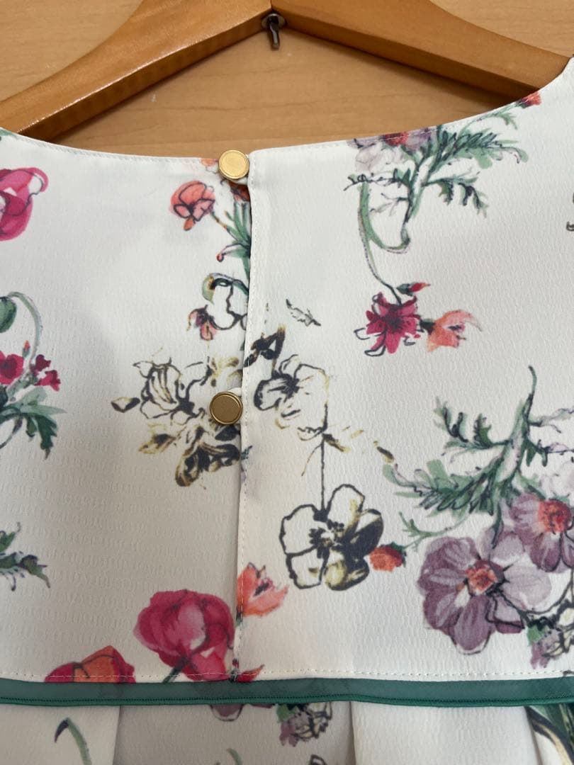 JUDY COLLECTION 花柄長袖ブラウス未使用　サイズ40