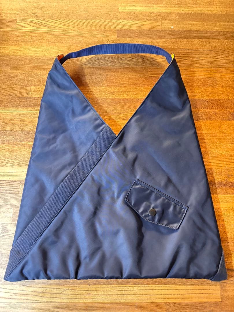 BRIEFING TILT TRIANGLE TOTE ネイビー