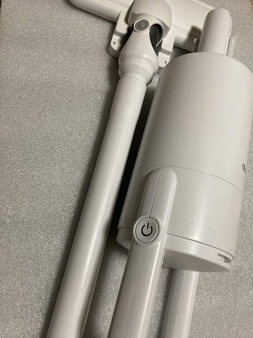 強力な吸引力と軽量設計のコードレス掃除機 多目的に使える