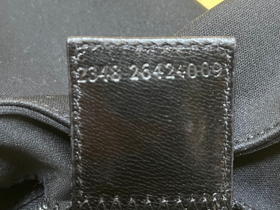 美品　FENDI フェンディ　マンマショルダーバッグ　ブラック