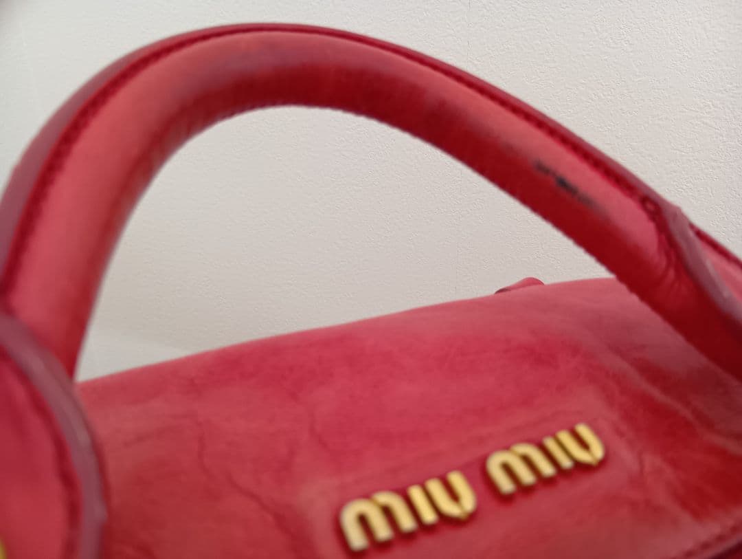 miu miu 赤 レザーハンドバッグ