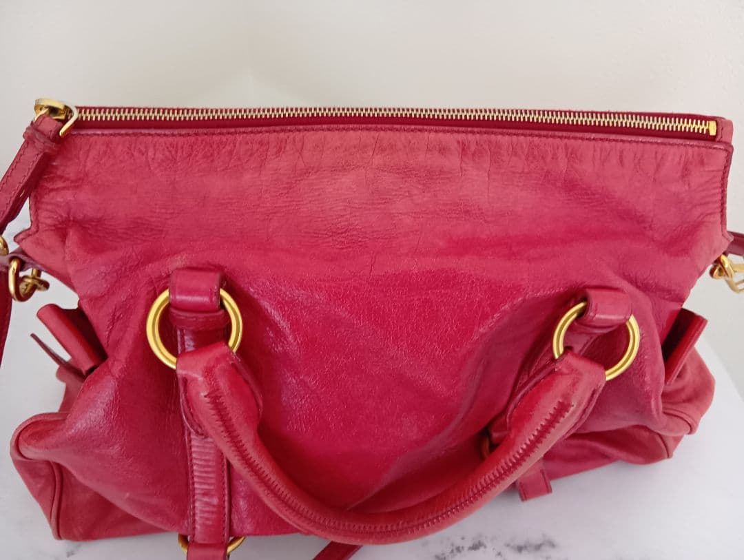 miu miu 赤 レザーハンドバッグ