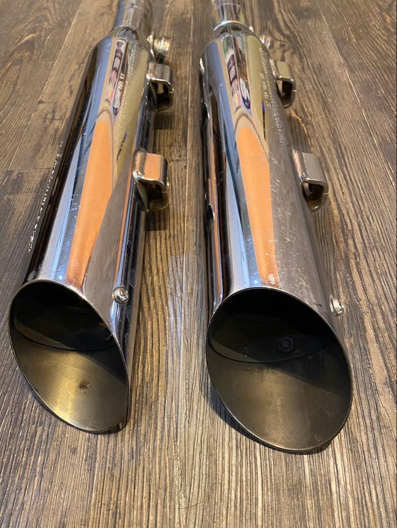 Screamin' Eagle II デュアルマフラー