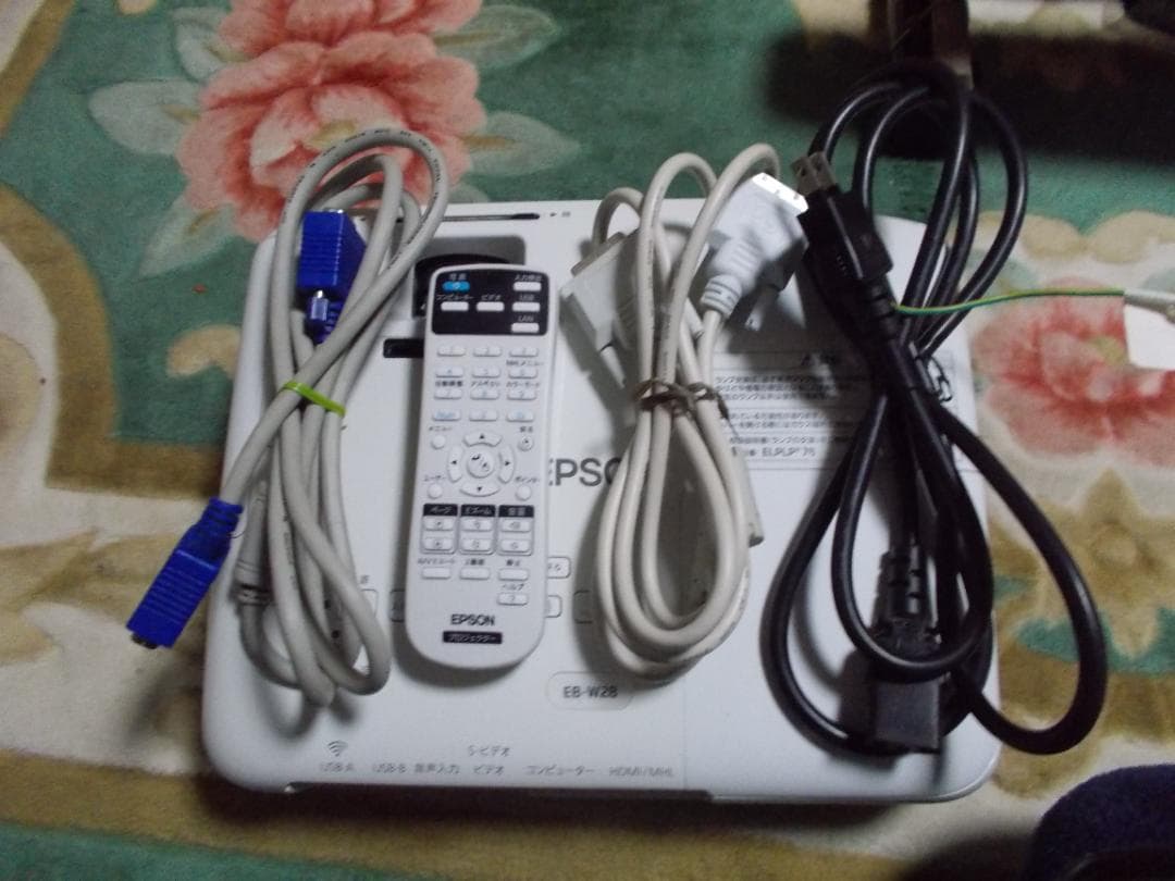 Epson EB-W28 プロジェクター 本体 ＆ケーブル, リモコン付き