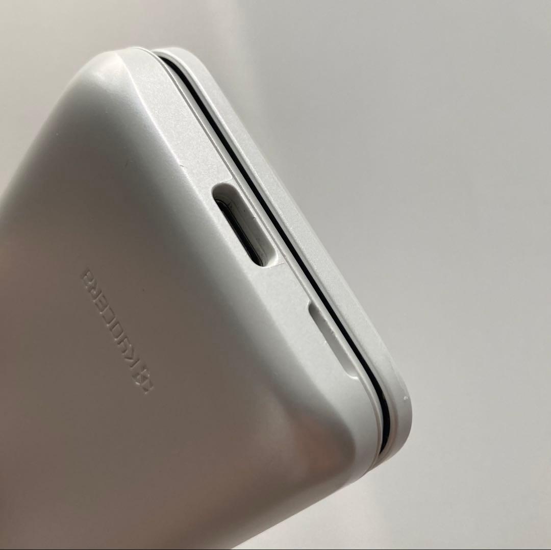 SIMロック済　au GRATIN KYF42 ホワイト利用制限○