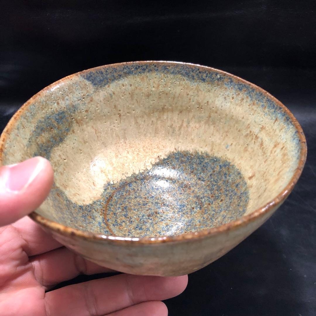 美しい古美術◼️蔵から美しいぐるりとうねりの見事な抹茶茶碗が出て来ました。