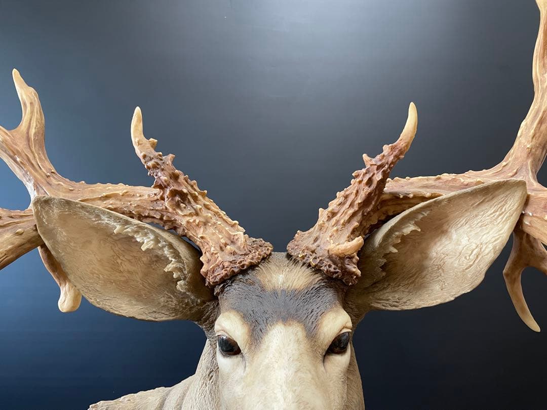 置物 CROWNING GLORY by JOE SLOCKBOWER