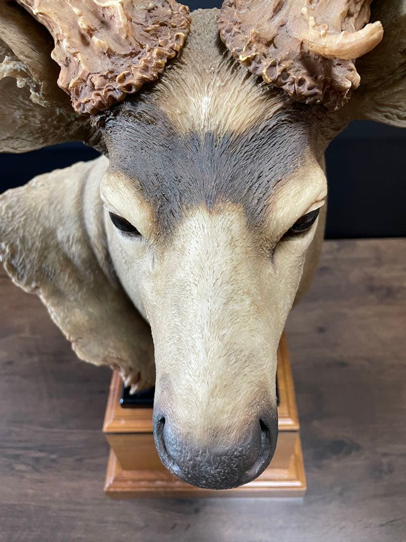 置物 CROWNING GLORY by JOE SLOCKBOWER