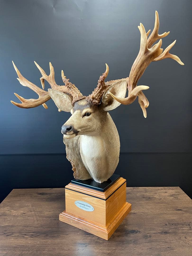 置物 CROWNING GLORY by JOE SLOCKBOWER