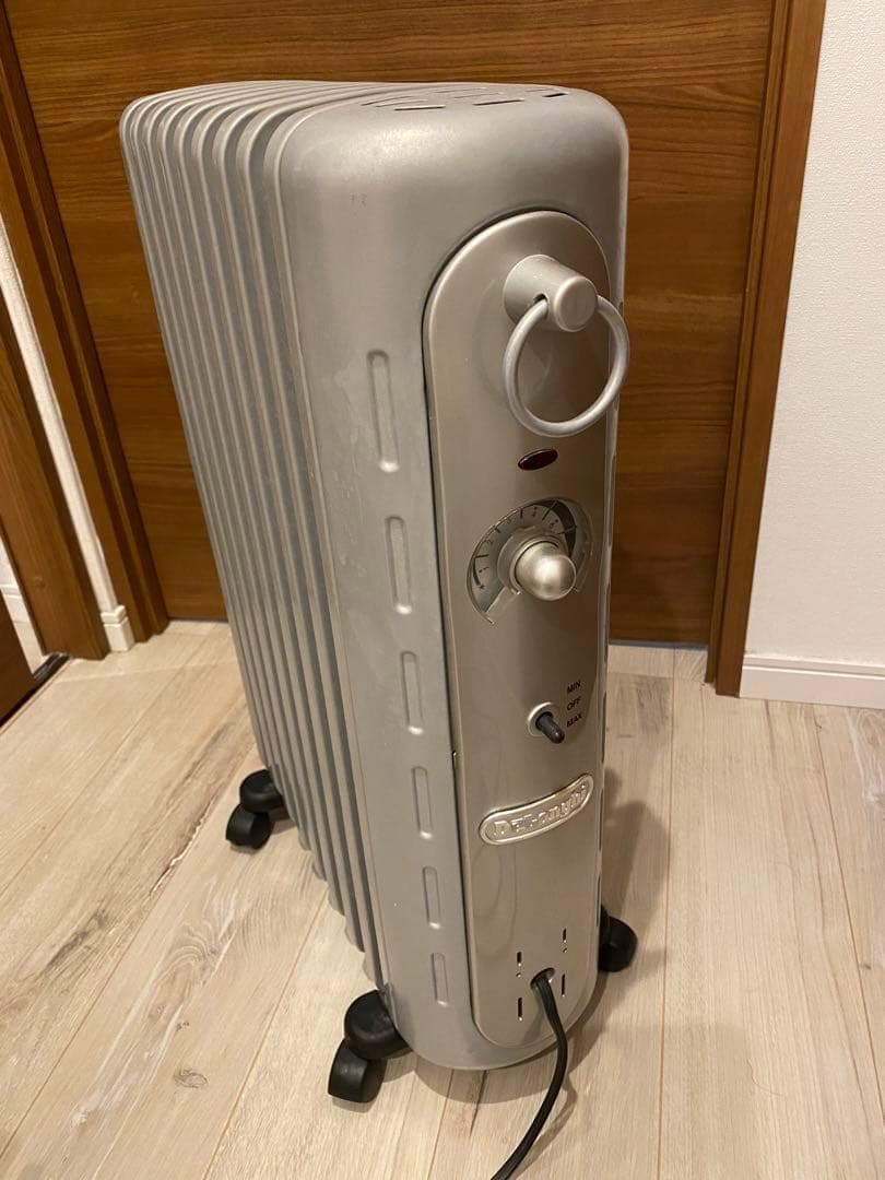 【レア】De'Longhi オイルヒーター シルバー　L字型 レトロタイプ