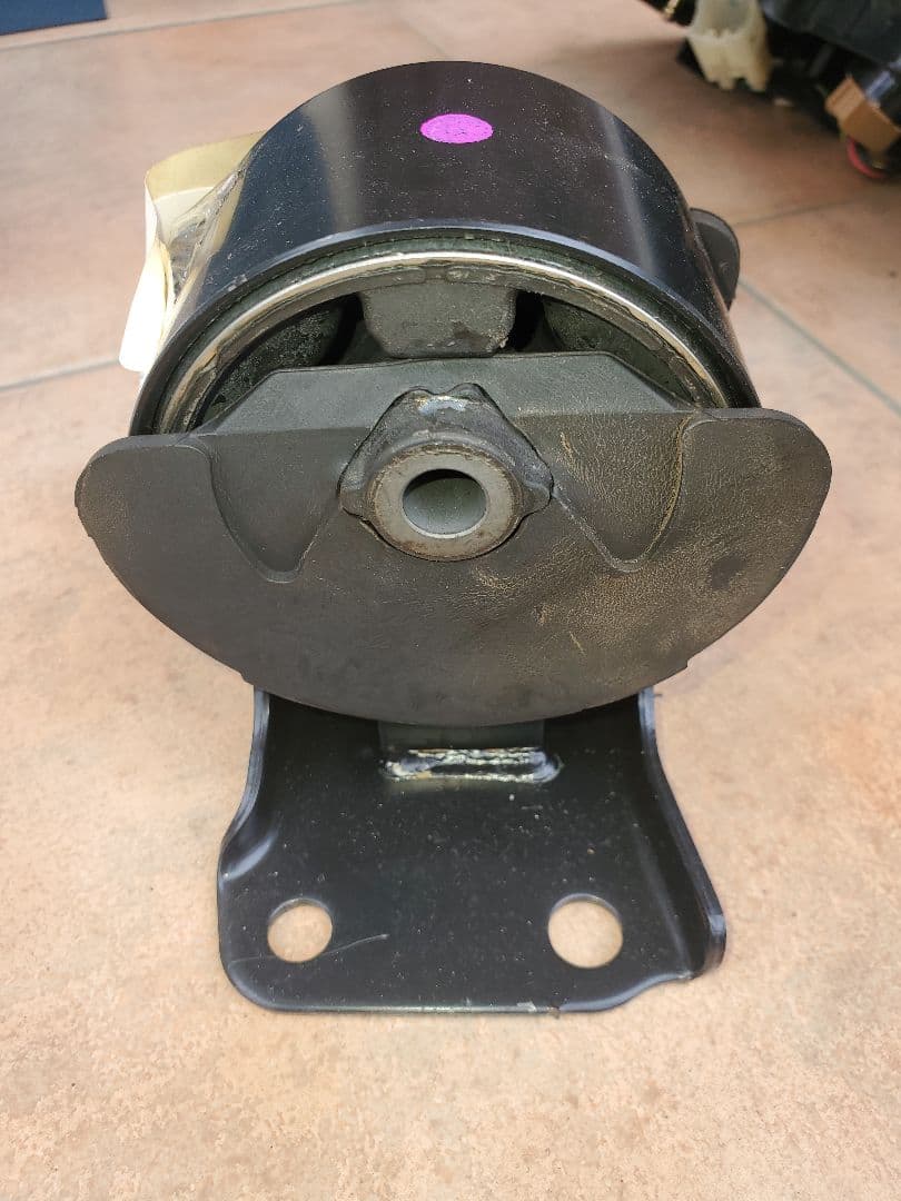 ダイハツ純正品　ネイキッド　ムーヴ等 エンジンマウント 12305-97210